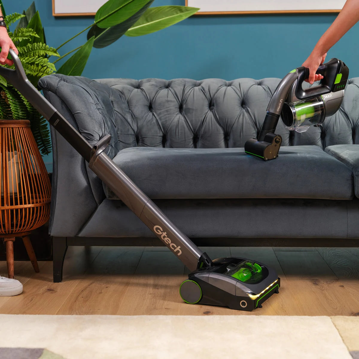 System bundle with AirRAM 2 cleaning the floors and the Multi cleaning the upholstery.